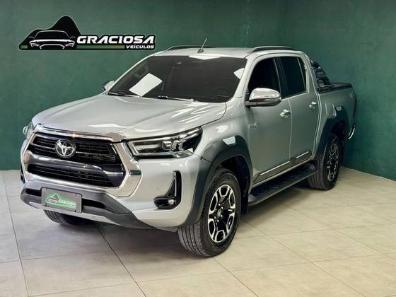 TOYOTA HILUX 2.8 D-4D TURBO DIESEL CD SRX 4X4 AUTOMÁTICO TOYOTA HILUX 2.8 D-4D TURBO DIESEL CD SRX 4X4 AUTOMÁTICO
